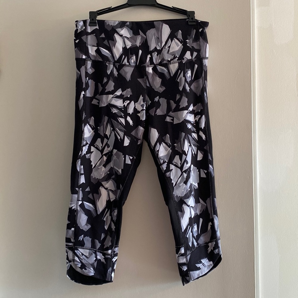 C9 capri leggings. Excellent condition size large.